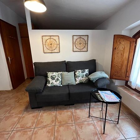 Ferienwohnung Buhardilla Para Dos En Can Mingu Besalú Exterior foto